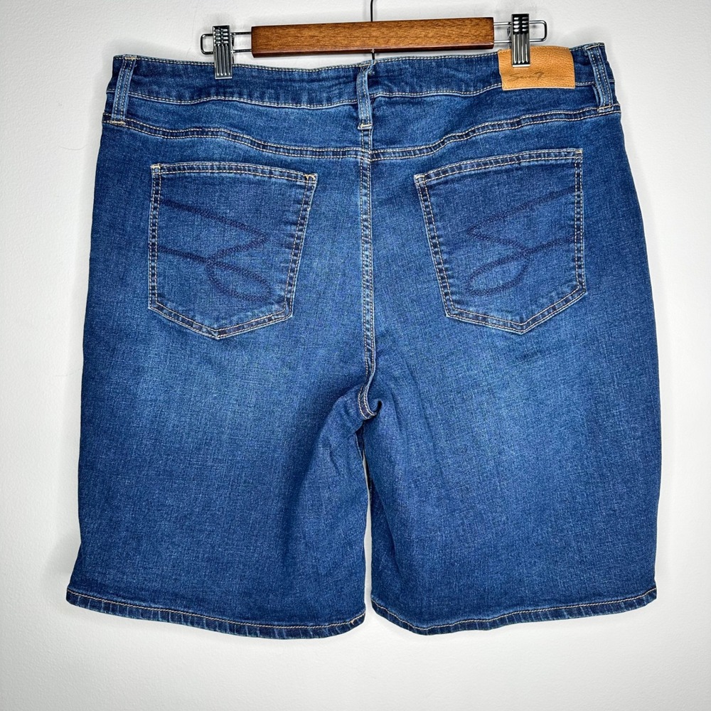 Seven7 Womens Size 16 Denim Bermuda Shorts Medium Wash Blue Stretch Knee Length - Picture 5 of 10